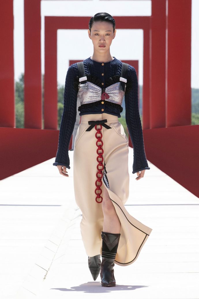  

Louis Vuitton Cruise 2022
