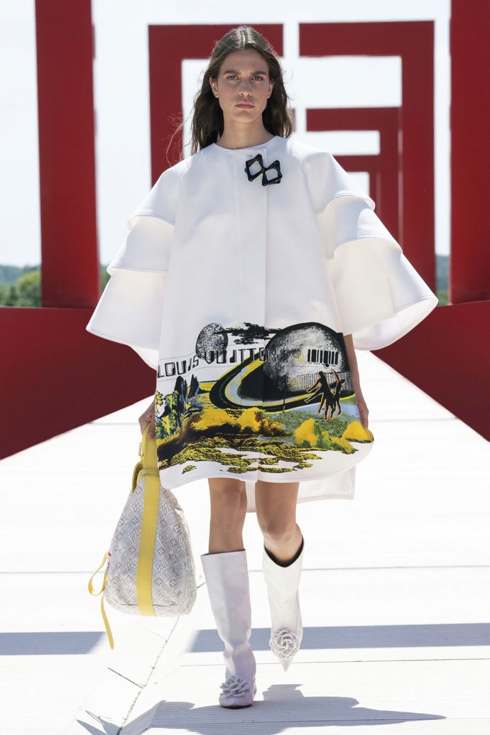  

Louis Vuitton Cruise 2022

