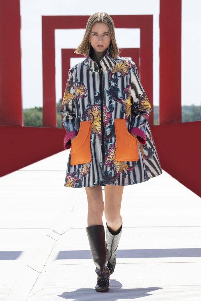  

Louis Vuitton Cruise 2022
