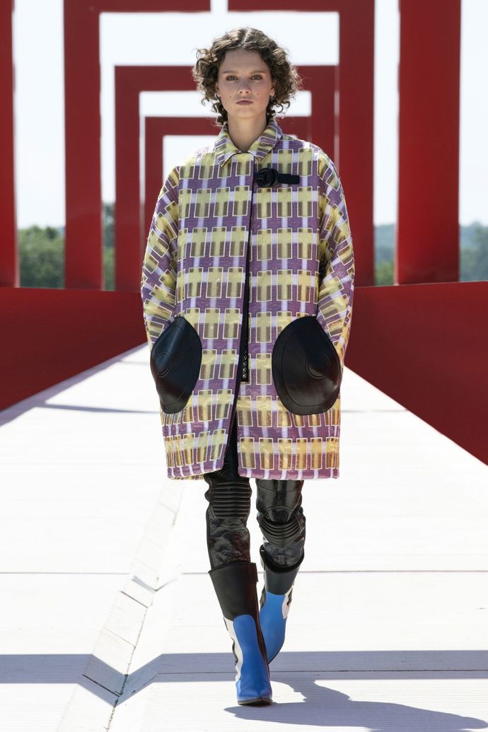  

Louis Vuitton Cruise 2022
