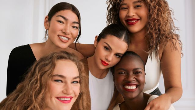 Selena Gomez má kolem sebe spousty inspirativních žen, které jí pomohly se založením značky Rare Beauty a nadace Rare Impact Fund.
Selena Gomez má kolem sebe spousty inspirativních žen, které jí pomohly se založením značky Rare Beauty a nadace Rare Impact Fund.