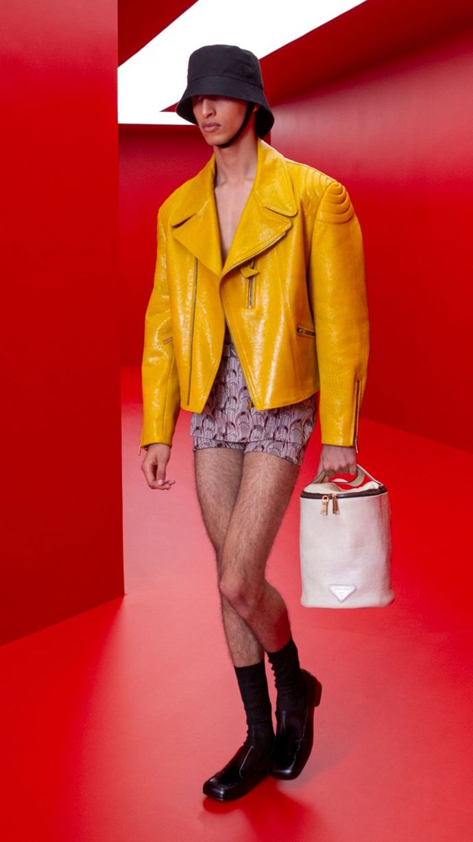  

Prada
