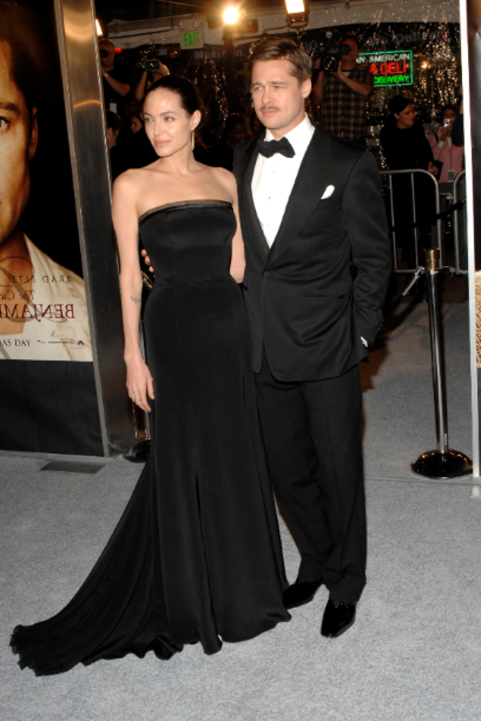  

Angelina Jolie a Brad Pitt 2005 – 2019

„Rozešla jsem se s Bradem Pittem pro dobro a pohodu celé své rodiny a našich šesti dětí. Bylo to správné rozhodnutí. I nadále se nyní zaměřuji hlavně na to, aby se naše dcery a synové ze všeho, čím prošli, plně zotavili,“ přiznala herečka. V hlavní roli? alkohol a hádky!
