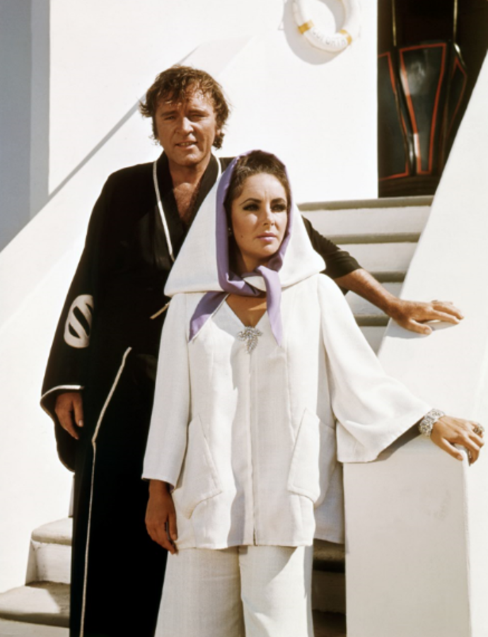  

Elizabeth Taylor a Richard Burton 1964–1974 a 1975 – 1976

Jejich vztah patřil ve své době k těm nejsledovanějším. Začal totiž skandálem. Když se Elizabeth Taylor a Richard Burton dali dohromady, byli totiž oba zadaní!
