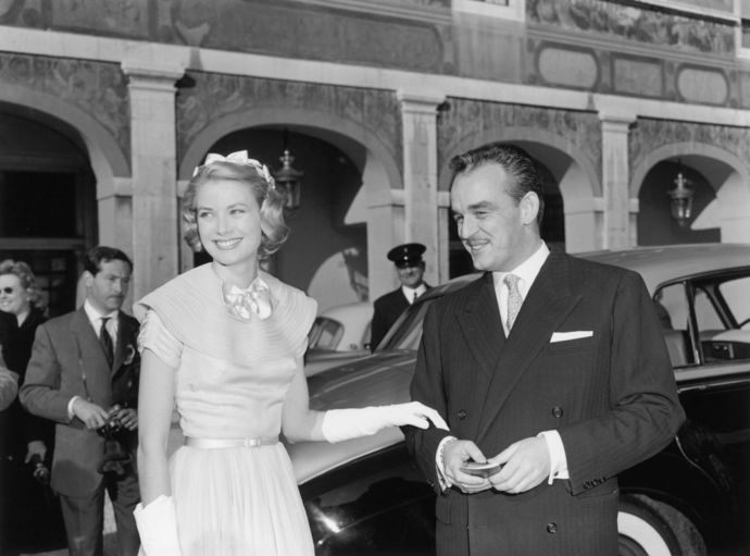  

Festival lásky

Monacký kníže Rainier III. se na festivalu seznámil se svojí budoucí manželkou Grace Kelly.  
