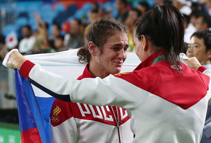  

Před zahájením her v Riu v roce 2016 se rozhodl Mezinárodní olympijský výbor otestovat všechny ruské sportovce v reakci na podezření z dopingu. Po vyšetřování bylo 271 z nich negativních a 116 atletů muselo jet domů. Následkem toho bylo Rusko za opakovaná dopingová provinění vyloučeno na dva roky z velkých sportovních soutěží včetně olympijských her v Tokiu 2021 či zimních olympijských her v Pekingu 2022.
