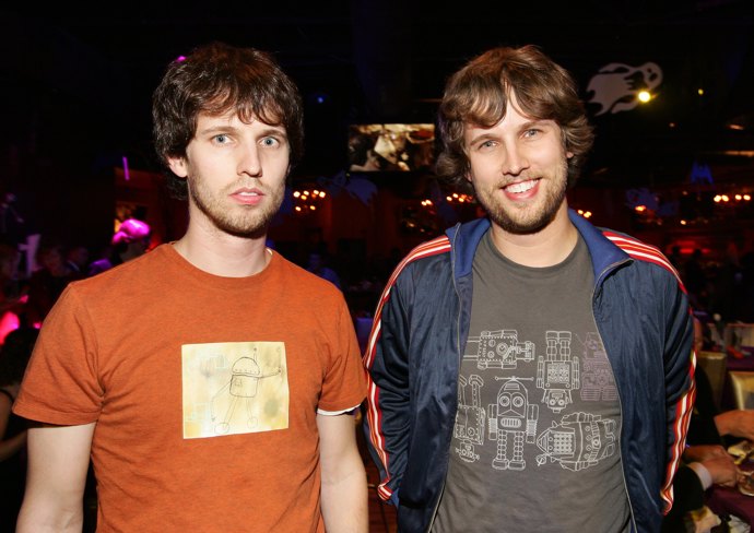  

Komik Jon Heder má také identické dvojče - Dana.  
