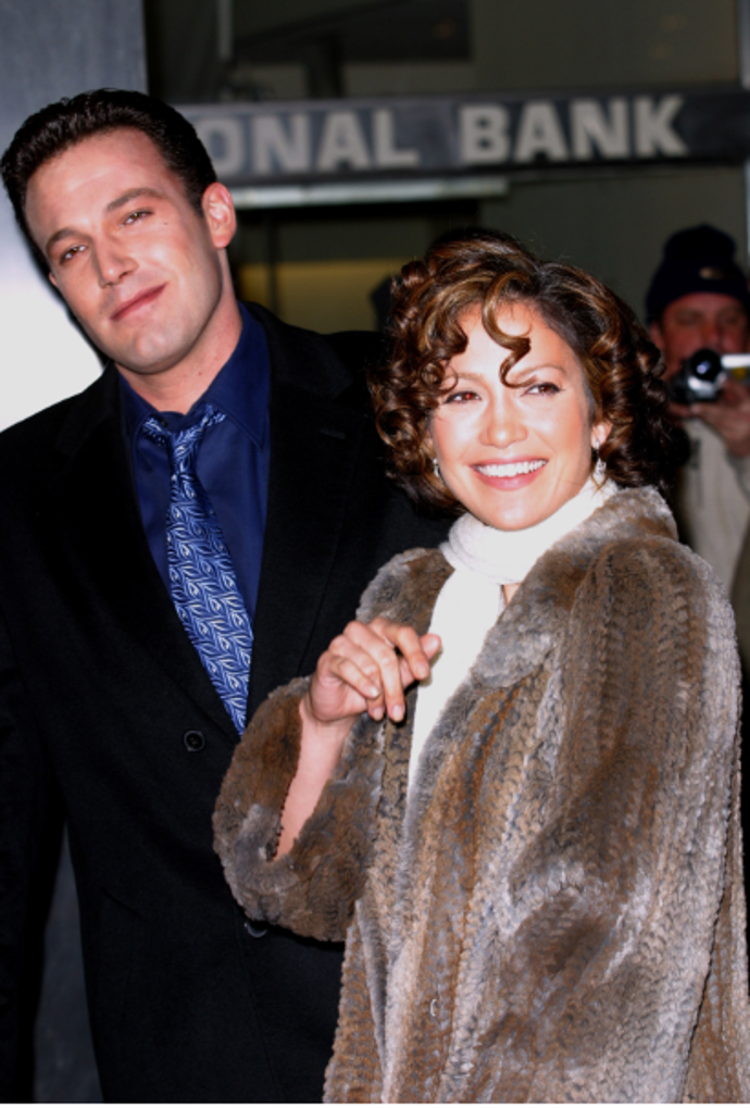  

Jennifer Lopez a Ben Affleck 2001 – 2004

V září 2003 zrušili svatbu jen tři dny před plánovaným termínem. Podle některých spekulací byla za rozchodem hercova záliba v alkoholu.
