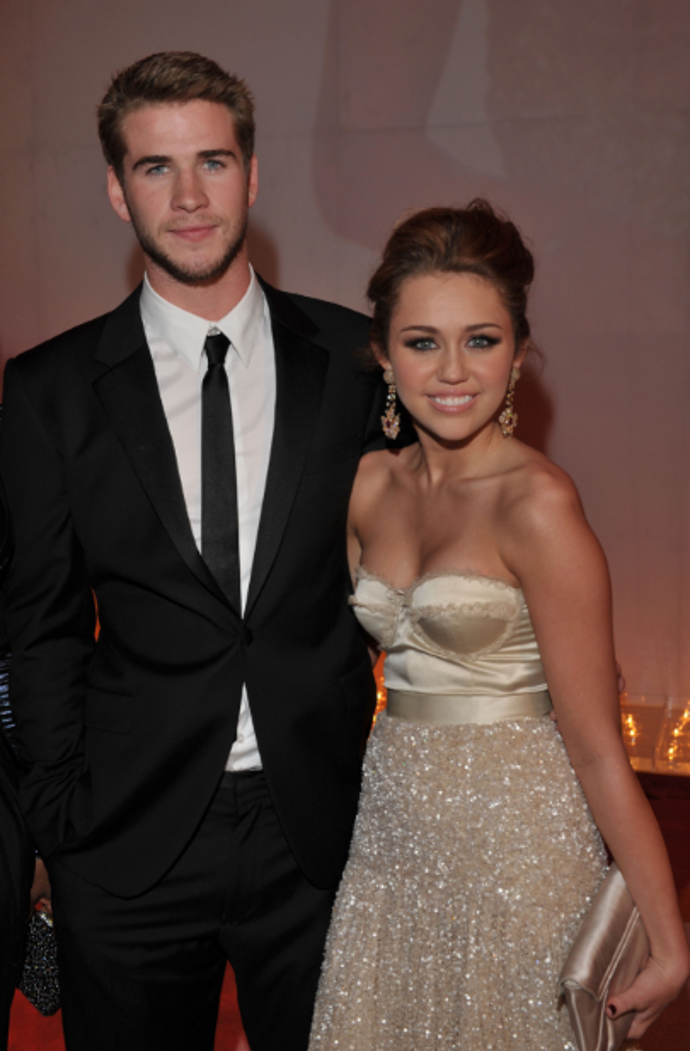  

 Miley Cyrus a Liam Hemsworth 2017 – 2019

Za rozchodem stály lži. Jednou z nich bylo i údajné panenství, o které měla Miley přijít až s Liamem. To ale nebyla pravda. 
