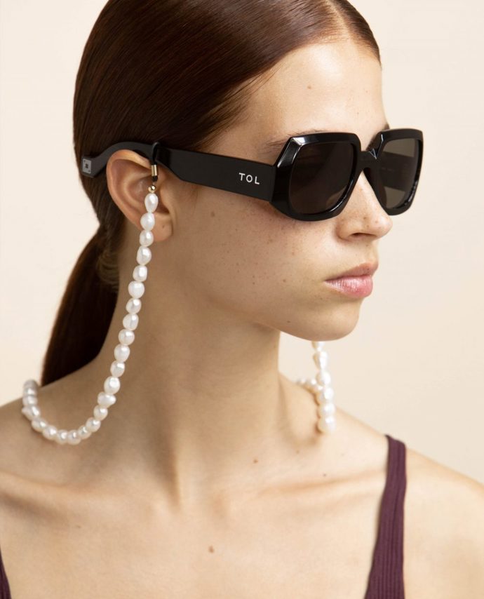  

TOL EYEWEAR

Brněnský Object concept store přidal nedávno do svého portfolia značku brýlí Tol Eyewear včetně stylového perlového řetízku na sluneční brýle.
