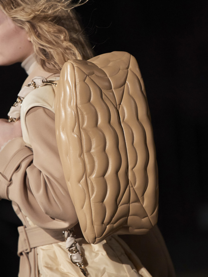  

Chloé
