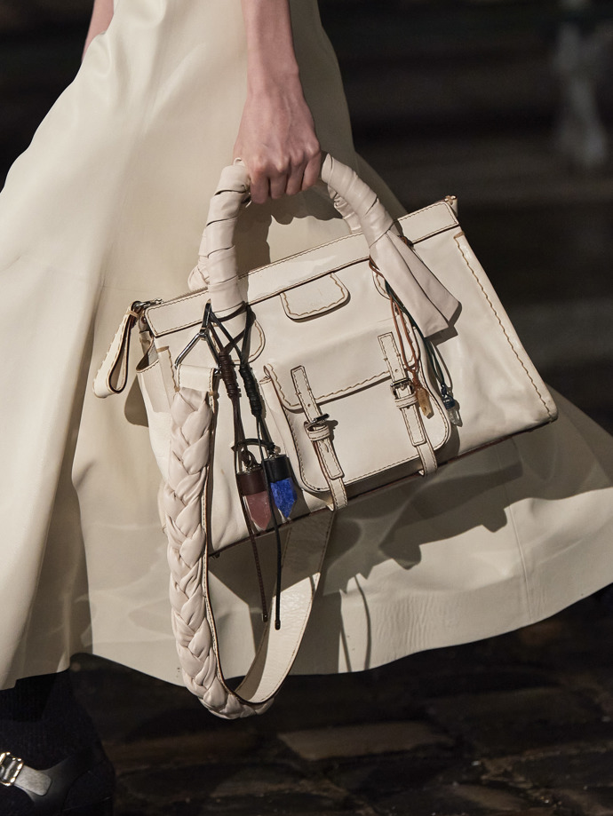  

Chloé
