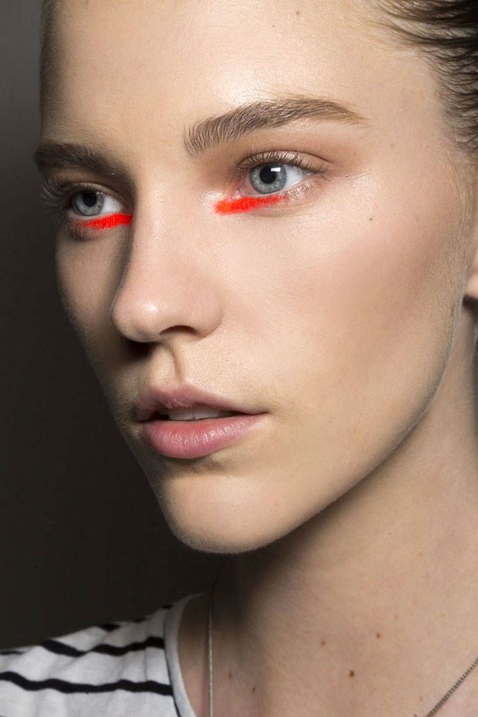 NEGATIVE EYELINER