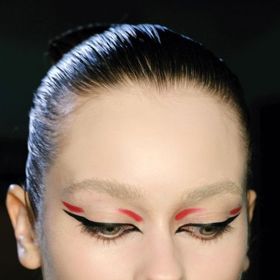 NEGATIVE EYELINER