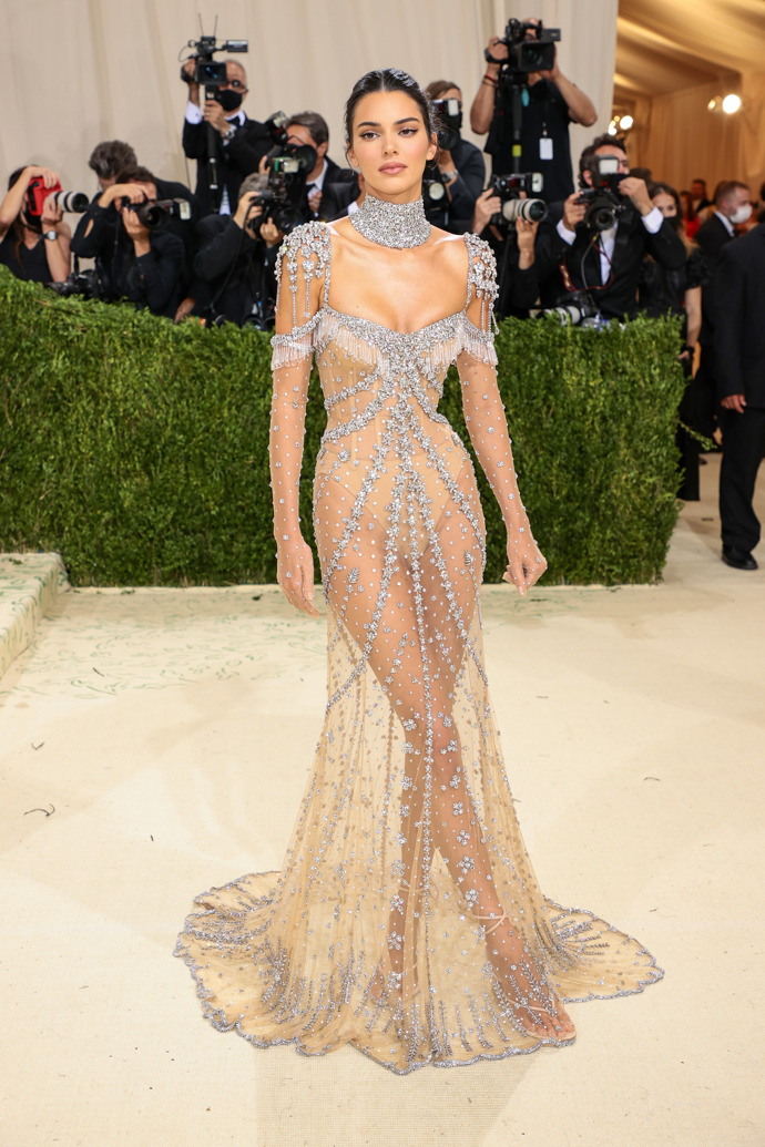  

Kendall Jenner v modelu Givenchy 
