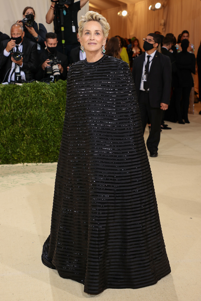  

Sharon Stone v modelu Thom Browne
