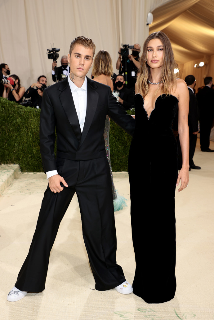  

Justin a Hailey Bieber v modelu Saint Laurent
