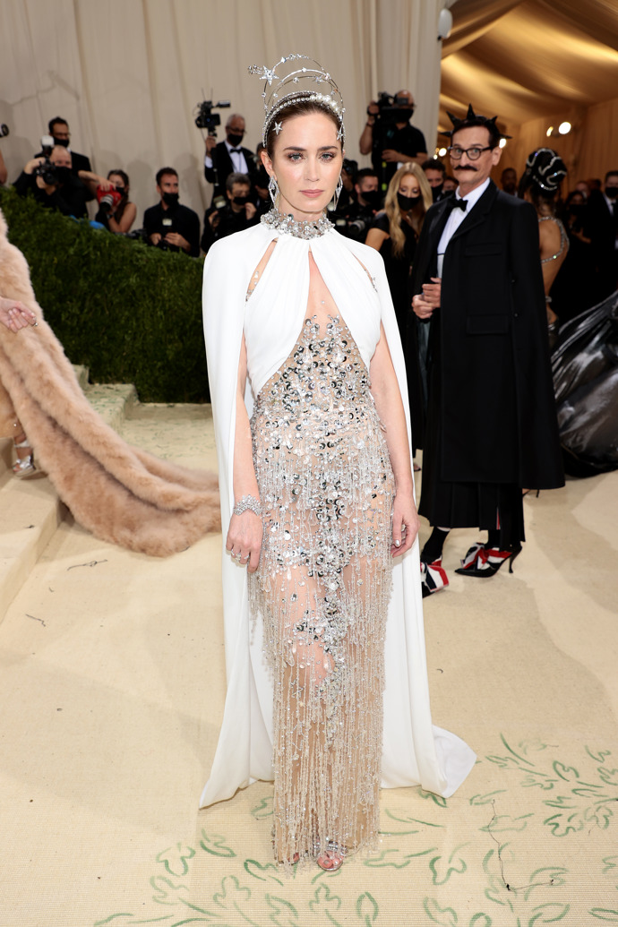  

Emily Blunt v modelu Miu Miu
