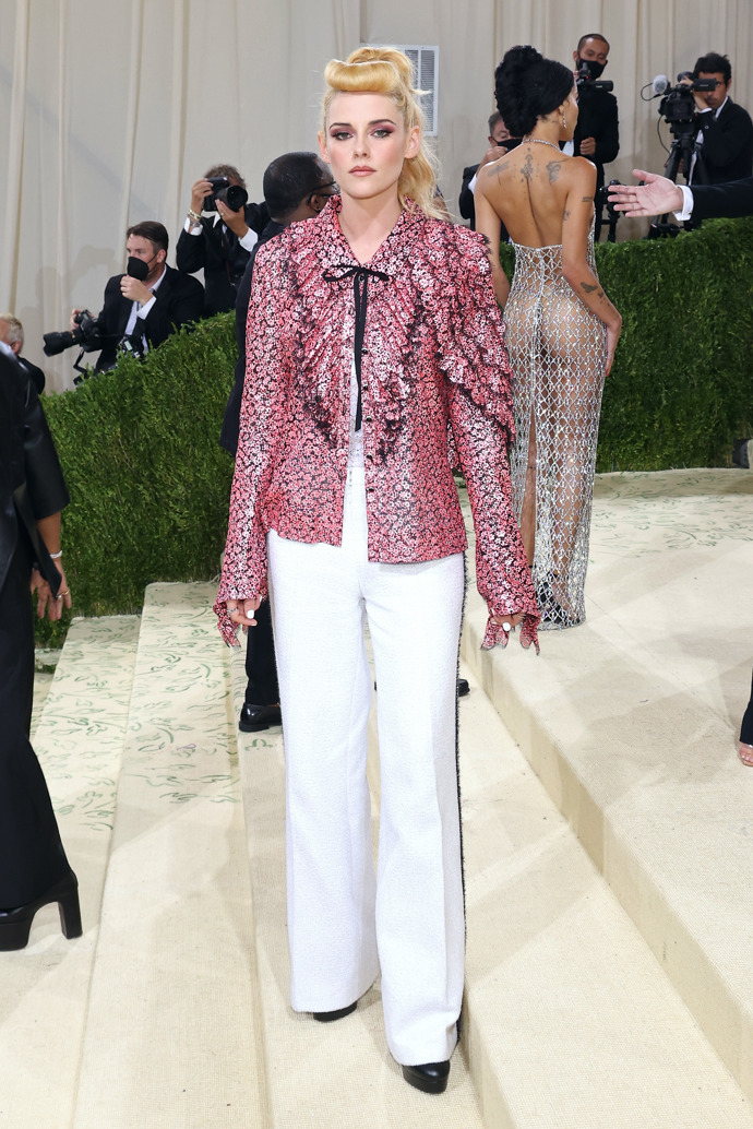  

Kristen Stewart v modelu Chanel
