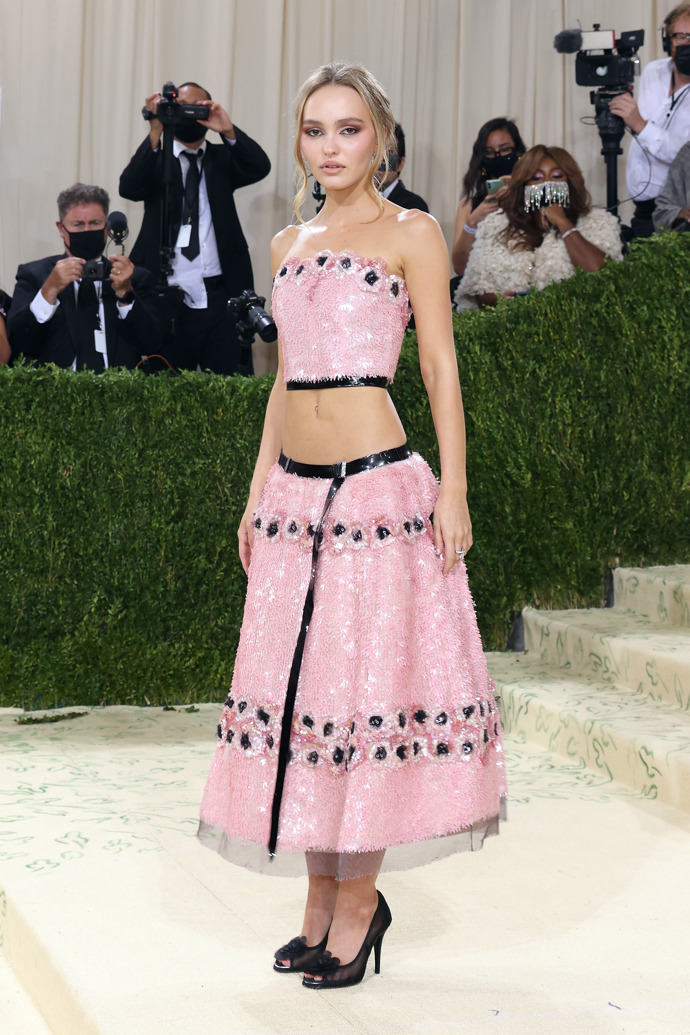  

 Lily-Rose Depp v modelu Chanel 
