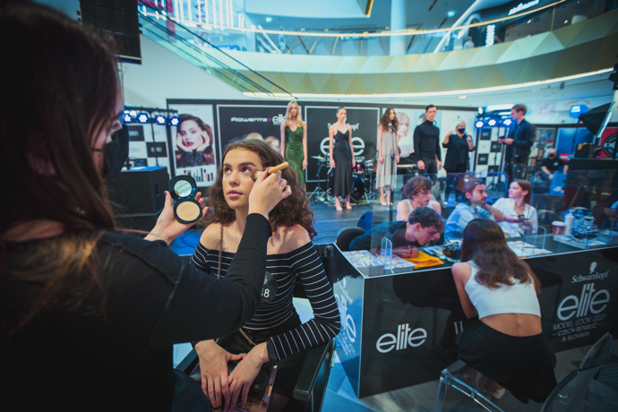 

Chcete profesionální líčení a rady zadarmo? Hledejte Oriflame! 
