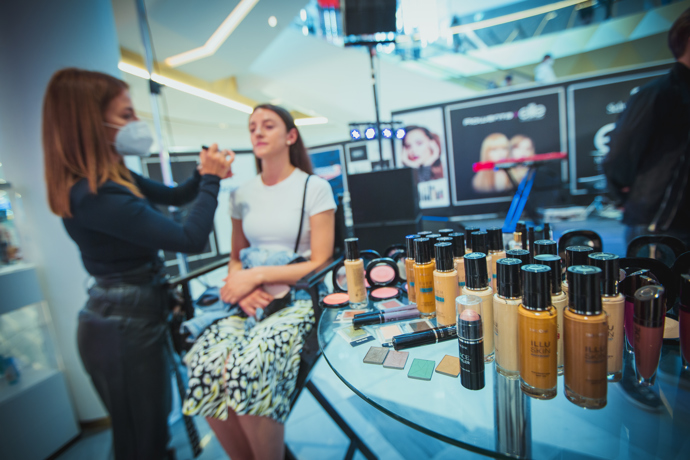  

Chcete profesionální líčení a rady zadarmo? Hledejte Oriflame! 
