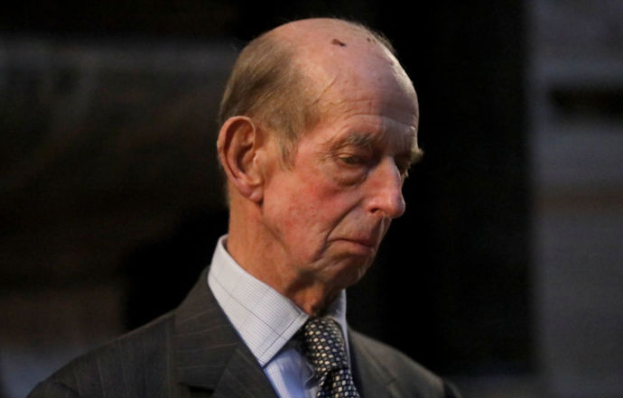 Princ Edward, vévoda z Kentu a bratranec královny sice není tak známý, ale je velmi milovaným členem rodiny. Jeho jmění je 10 milionů dolarů, a navíc dostává roční rentu 400 000 dolarů.
Princ Edward, vévoda z Kentu a bratranec královny sice není tak známý, ale je velmi milovaným členem rodiny. Jeho jmění je 10 milionů dolarů, a navíc dostává roční rentu 400 000 dolarů.