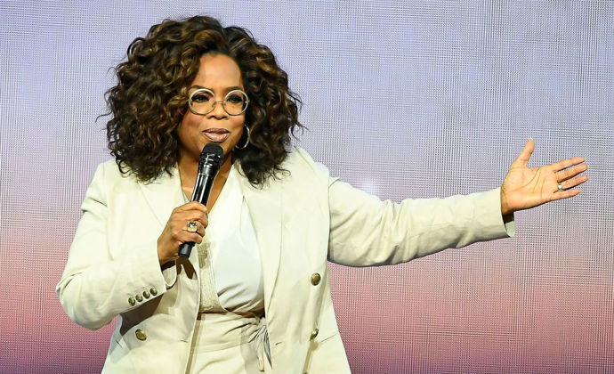  

Oprah Winfrey se stala mateřským vzorem pro stovky dívek, které navštívily její Leadership Academy v roce 2007. “Nikdy jsem neměla děti a ani jsem si nemyslela, že je budu mít. Teď mám 152 dcer a očekávám dalších 75 příští rok,” řekla pro Extra TV.  
