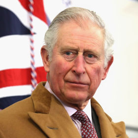 Princ Charles, tedy následník trůnu, má v bance velmi pěknou sumu, a to 400 milionů dolarů. Většina z jeho peněz proudí z cornwallského vévodství, privátního panství, které financuje všechny výdaje kohokoliv, kdo se stane vévodou z Walesu a jeho rodiny. Toto vévodství je celkově hodnoceno na 1,3 miliard dolarů a pokryje tak hravě náklady Prince Charlese, jeho manželky Camilly a popřípadě i jeho synů Williama a Harryho.
Princ Charles, tedy následník trůnu, má v bance velmi pěknou sumu, a to 400 milionů dolarů. Většina z jeho peněz proudí z cornwallského vévodství, privátního panství, které financuje všechny výdaje kohokoliv, kdo se stane vévodou z Walesu a jeho rodiny. Toto vévodství je celkově hodnoceno na 1,3 miliard dolarů a pokryje tak hravě náklady Prince Charlese, jeho manželky Camilly a popřípadě i jeho synů Williama a Harryho.