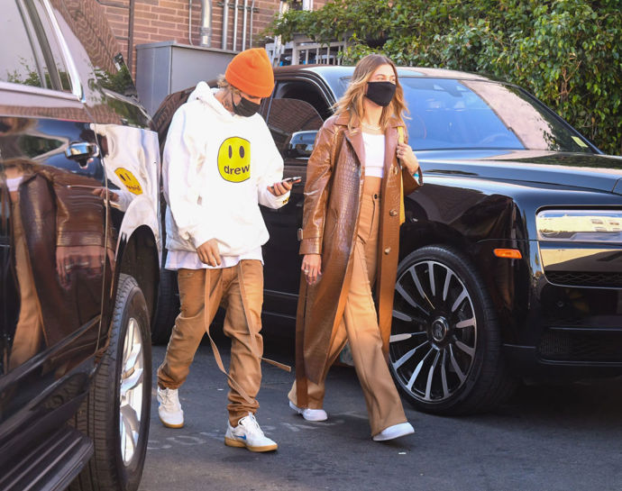  

Hailey Bieber
