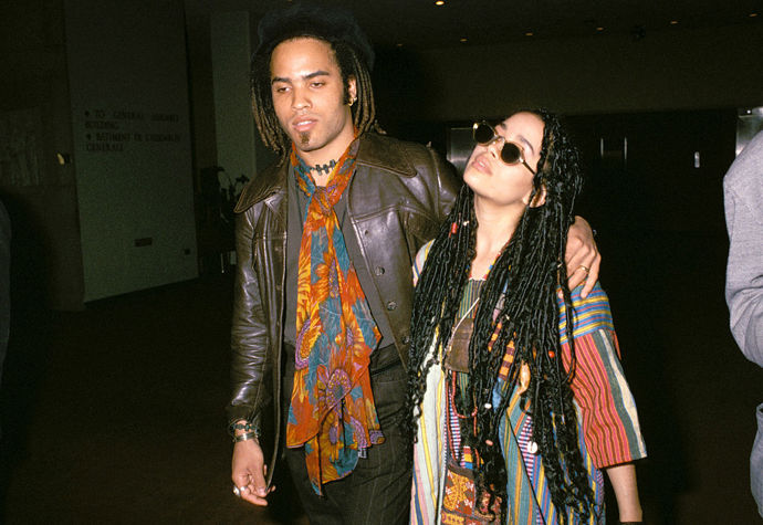 Lenny Kravitz a Lisa Bonet
Vztah hvězdy "The Cosby Show" a rockové hvězdy vyvolal obrovský rozruch. Bonet si vzala Kravitze v roce 1987, když jí bylo 20 let. Její kolega Bill Cosby nebyl z vztahu nadšený - Bonet opustila show na konci první sezóny kvůli jejímu těhotenství v roce 1988. Pár spolu zůstal až do roku 1993, kdy se rozvedli uprostřed fám o nevěře. Nyní jsou blízcí přátelé. V roce 2015 se spolu prošli po červeném koberci na Met Gala, a Kravitz o své bývalé manželce řekl: "Zoëina máma a já jsme teď nejlepší přátelé. Tak ten vztah začal. Je skvělé, když se vám podaří k něčemu takového dospět“.
Lenny Kravitz a Lisa Bonet
Vztah hvězdy "The Cosby Show" a rockové hvězdy vyvolal obrovský rozruch. Bonet si vzala Kravitze v roce 1987, když jí bylo 20 let. Její kolega Bill Cosby nebyl z vztahu nadšený - Bonet opustila show na konci první sezóny kvůli jejímu těhotenství v roce 1988. Pár spolu zůstal až do roku 1993, kdy se rozvedli uprostřed fám o nevěře. Nyní jsou blízcí přátelé. V roce 2015 se spolu prošli po červeném koberci na Met Gala, a Kravitz o své bývalé manželce řekl: "Zoëina máma a já jsme teď nejlepší přátelé. Tak ten vztah začal. Je skvělé, když se vám podaří k něčemu takového dospět“.