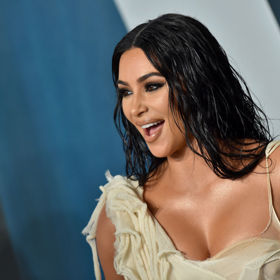 Kim Kardashian West: Přesto, že o ní média vyprávějí často různé báchorky, Kim nepije alkohol. Nikdy. Dokonce na různé akce sama vždy řídí.
Kim Kardashian West: Přesto, že o ní média vyprávějí často různé báchorky, Kim nepije alkohol. Nikdy. Dokonce na různé akce sama vždy řídí.
