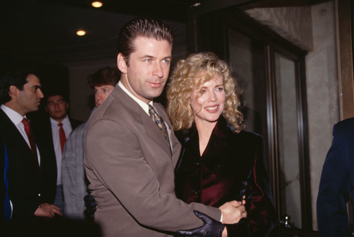 Kim Basinger a Alec Baldwin
Tito dva špičkoví herci se poznali v roce 1990 a vzali v roce 1993; a zatímco jejich společný život byl až do jejich oficiálního rozvodu v roce 2002 (a ještě nějakou dobu poté) poznamenán nepěknými titulky, vryli se nám do paměti jako jedni z „best of the 90‘s“.
Kim Basinger a Alec Baldwin
Tito dva špičkoví herci se poznali v roce 1990 a vzali v roce 1993; a zatímco jejich společný život byl až do jejich oficiálního rozvodu v roce 2002 (a ještě nějakou dobu poté) poznamenán nepěknými titulky, vryli se nám do paměti jako jedni z „best of the 90‘s“.