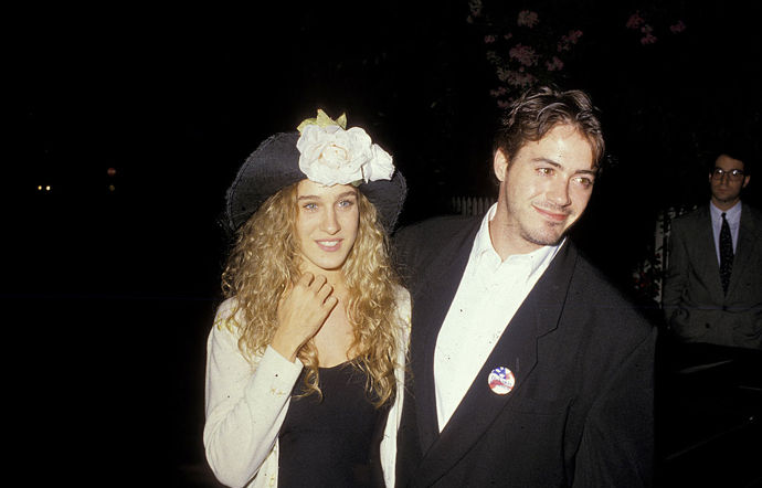 Sarah Jessica Parker a Robert Downey Jr.
Dvojice „good girl a bad boy“ byla příkladem toho, že se protiklady přitahují. Byli ikonickým párem své generace. Média milovala jejich styl i bouřlivý soukromý život. Byli spolu v letech 1983 – 1991, ale na dvojku (budoucích) Carrie Bradshaw a Tonyho Starka jen tak nezapomeneme.
Sarah Jessica Parker a Robert Downey Jr.
Dvojice „good girl a bad boy“ byla příkladem toho, že se protiklady přitahují. Byli ikonickým párem své generace. Média milovala jejich styl i bouřlivý soukromý život. Byli spolu v letech 1983 – 1991, ale na dvojku (budoucích) Carrie Bradshaw a Tonyho Starka jen tak nezapomeneme.