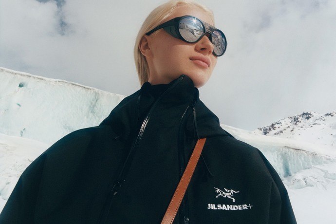 Jil Sander x Arc'teryx
Překvapením zimní sezóny je spolupráce Jil Sander a outdoorové značky Arc'teryx, partnerství jen poukazuje na to, jak důležitá je vzájemná výměna know how – Jil Sander sportovní značce propůjčuje svou dokonalou estetiku, Arc'teryx módnímu domu zas funkčnost a technologie.
Jil Sander x Arc'teryx
Překvapením zimní sezóny je spolupráce Jil Sander a outdoorové značky Arc'teryx, partnerství jen poukazuje na to, jak důležitá je vzájemná výměna know how – Jil Sander sportovní značce propůjčuje svou dokonalou estetiku, Arc'teryx módnímu domu zas funkčnost a technologie.