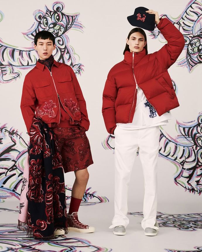  

Takový Kim Jones si pro kolekci Dior Homme povolal ke spolupráci amerického umělce Kennyho Scharfa.
