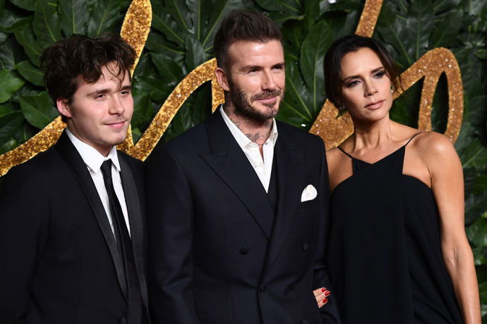 

Brooklyn Beckham s rodiči – Davidem Beckhamem a Victorií Beckham
