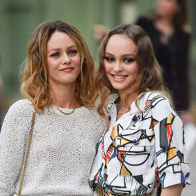  

Modelka, herečka a zpěvačka Vanessa Paradis se svou dcerou Lily-Rose Depp

