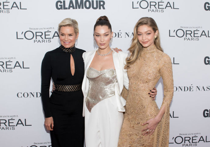  

Yolanda Hadid, Bella Hadid a Gigi Hadid (zleva) 
