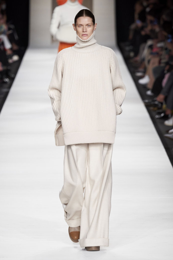  

MAXMARA Ready to Wear Fall Winter 2022
