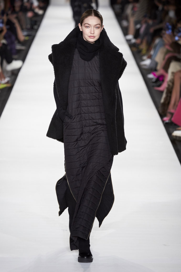  

MAXMARA Ready to Wear Fall Winter 2022
