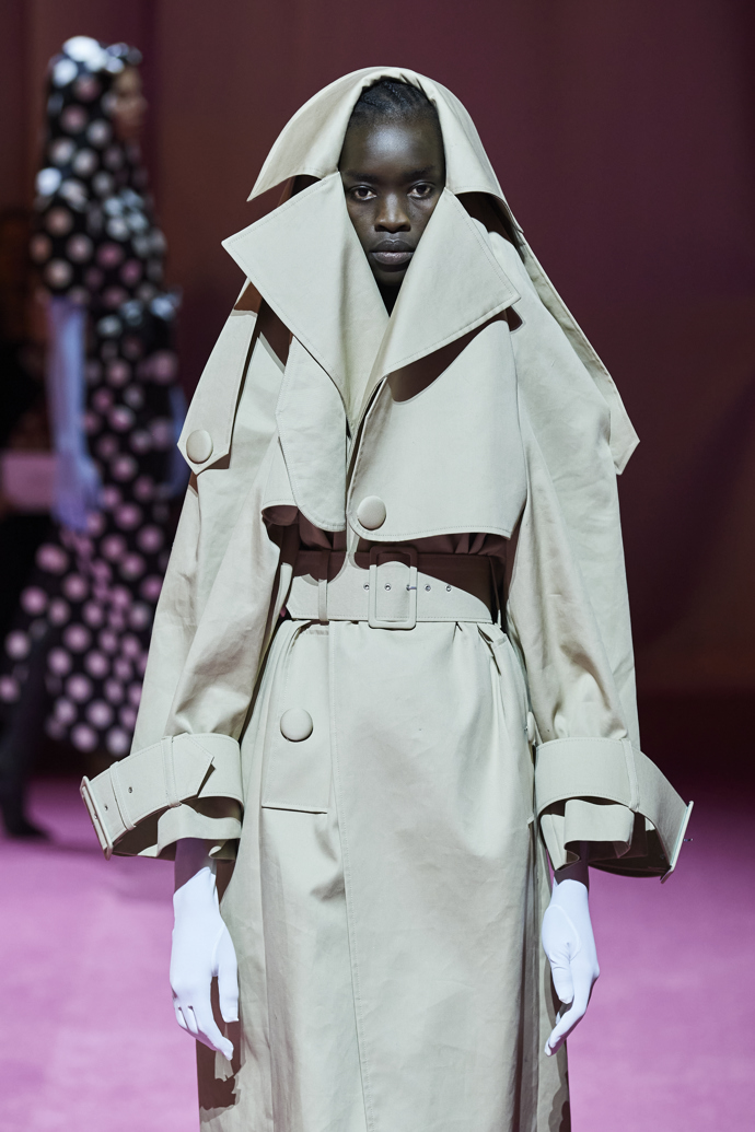 Richard Quinn Ready to Wear Fall Winter 2022
A že byla přehlídka místy až bizarní? Nevadí!
Richard Quinn Ready to Wear Fall Winter 2022
A že byla přehlídka místy až bizarní? Nevadí!