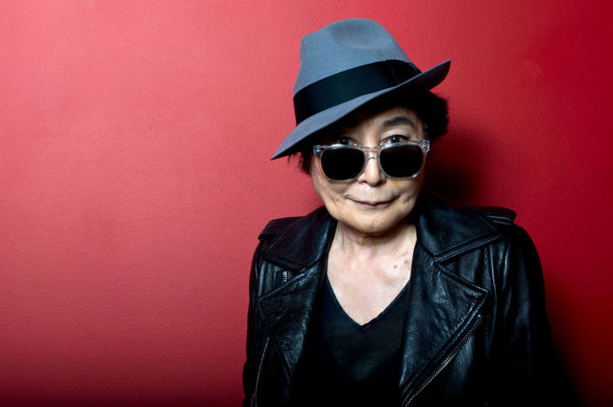  

Yoko Ono

Manželka zesnulého člena Beatles Johna Lennona své myšlenky shrnula do tří vět. „Pamatujte si, že jsme všichni rodina. Myslete na MÍR, konejte MÍR, šiřte MÍR, představujte si MÍR. Společně tak posuneme osu světa k MÍRU,“ napsala. 
