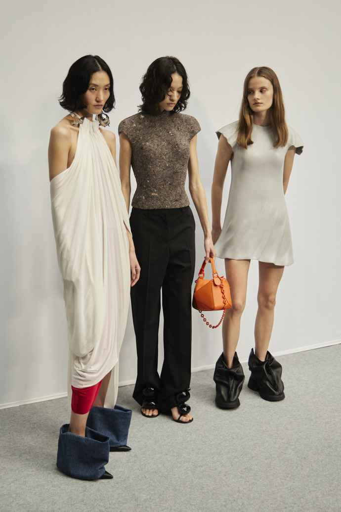  

LOEWE Ready to Wear Fall Winter 2022
