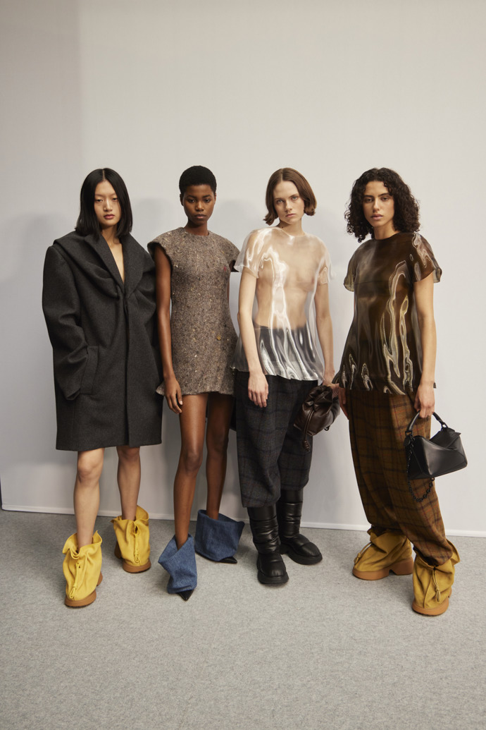  

LOEWE Ready to Wear Fall Winter 2022
