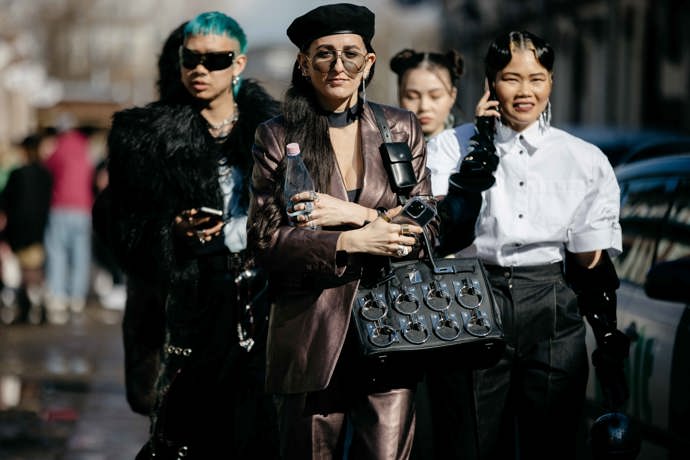  

Eva Che, Tomáš Hoang Khai a Dana Hurwitz na MBPFW FW22
