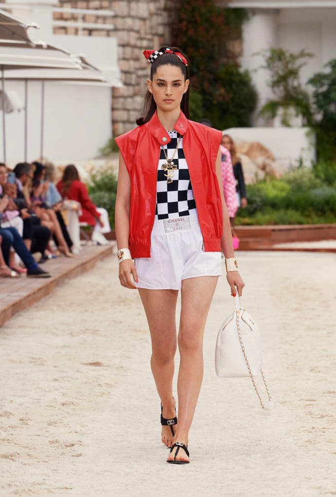  

CHANEL Cruise 2022/23 collection
