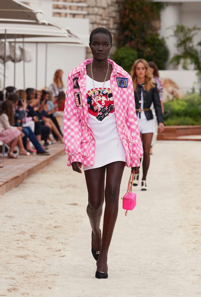  

CHANEL Cruise 2022/23 collection

