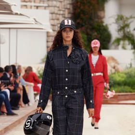 CHANEL Cruise 2022/23 collection
CHANEL Cruise 2022/23 collection