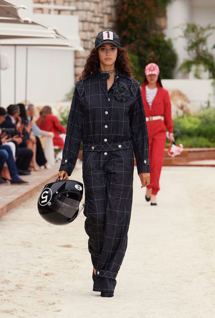  

CHANEL Cruise 2022/23 collection
